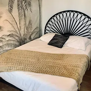https://le-travel-studio-cosy-aux-pieds-de-la-gare.inbrittany.com